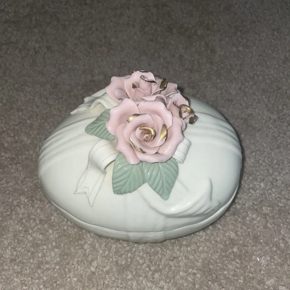 Vintage Pink Porcelain Rose Ceramic Egg Trinket Box Gold Trim Jewelry Keepsake